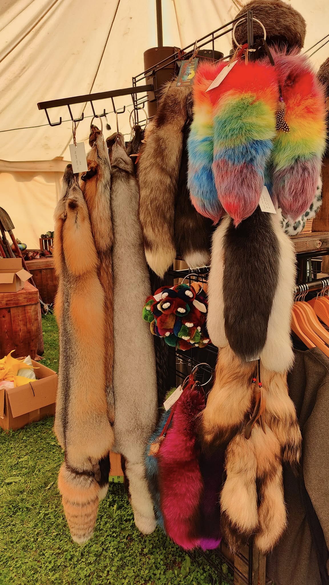 drachenfest larptopia fur at larpbox booth