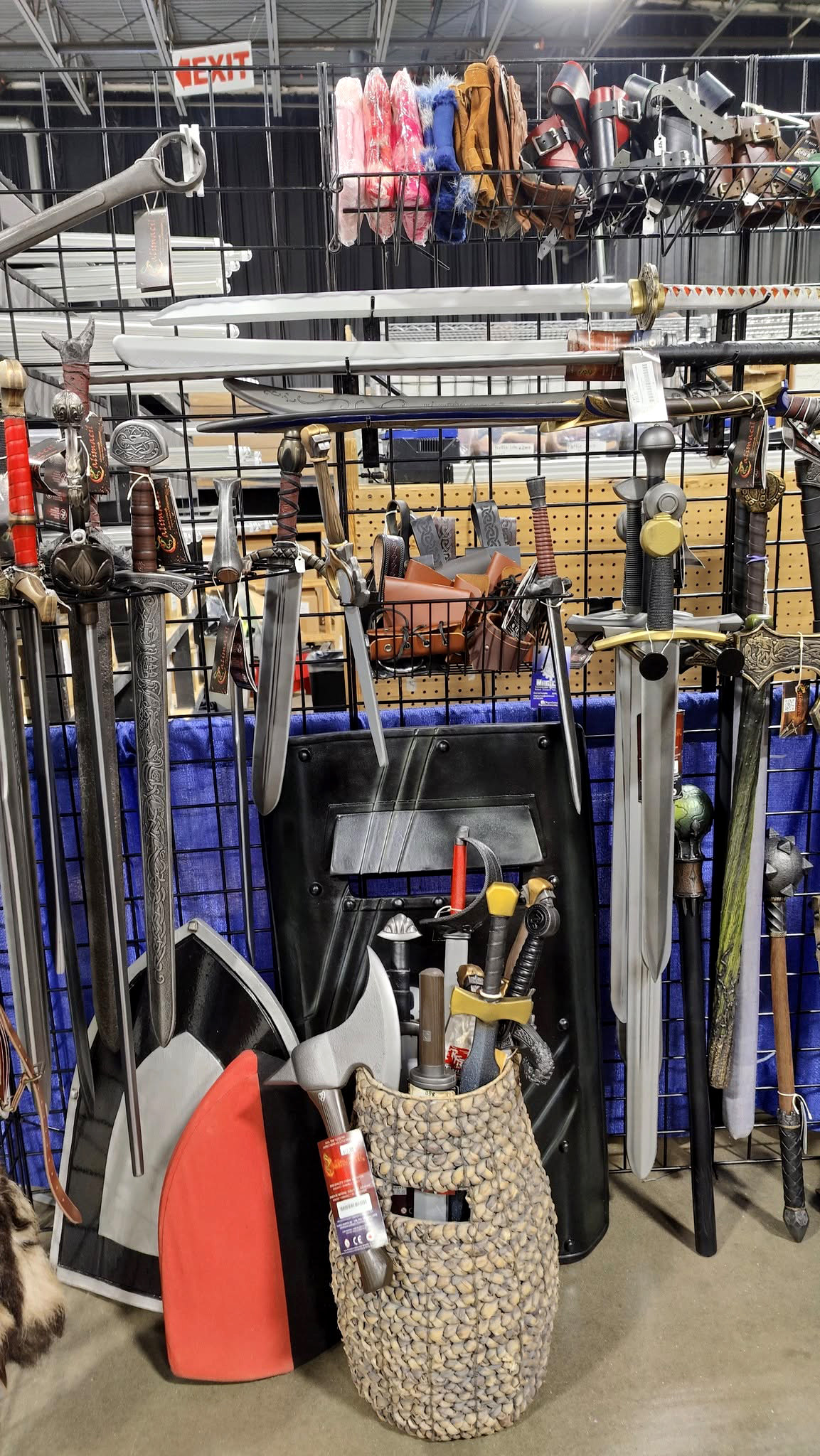 motor city comicon larptopia booth, calimacil, epic armoury, foam swords, foam axe, foam tools, shield, kids swords, for larp